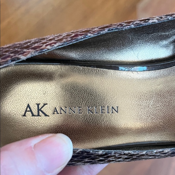 Like new Anne Klein Brown Snake Pattern Heels - Picture 2 of 16